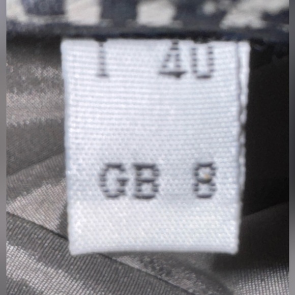 BURBERRY vintage Gray Women's pencil Skirt. Made in Italy!  Size I 40/US 4 VGUC - Picture 8 of 13